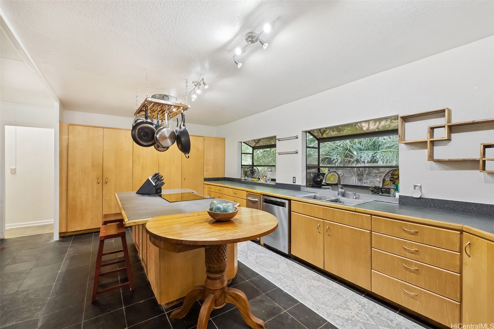 2168 Round Top Drive Property Photo 8