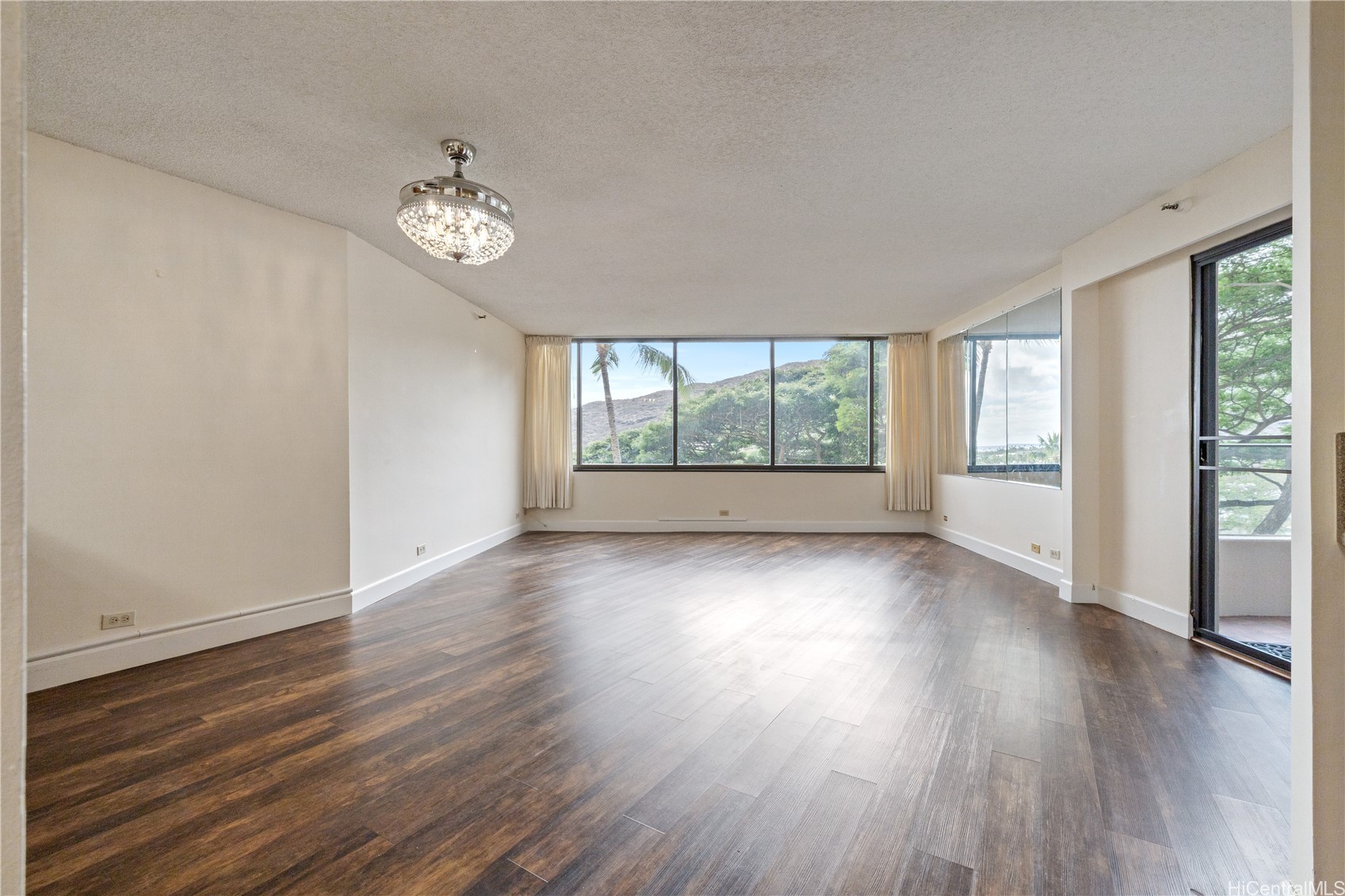 555 Hahaione Street 5e Property Photo 2