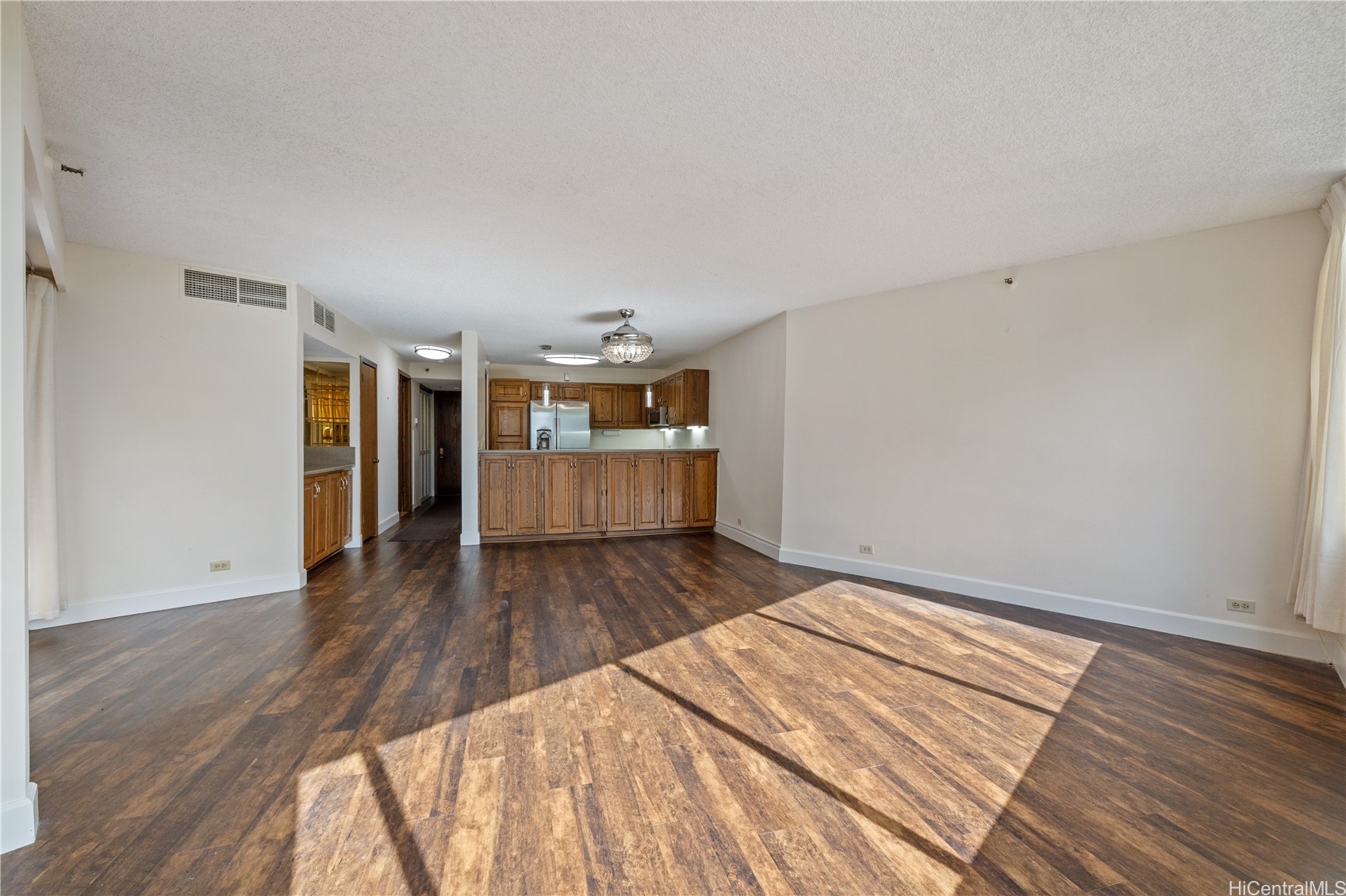 555 Hahaione Street 5e Property Photo 4