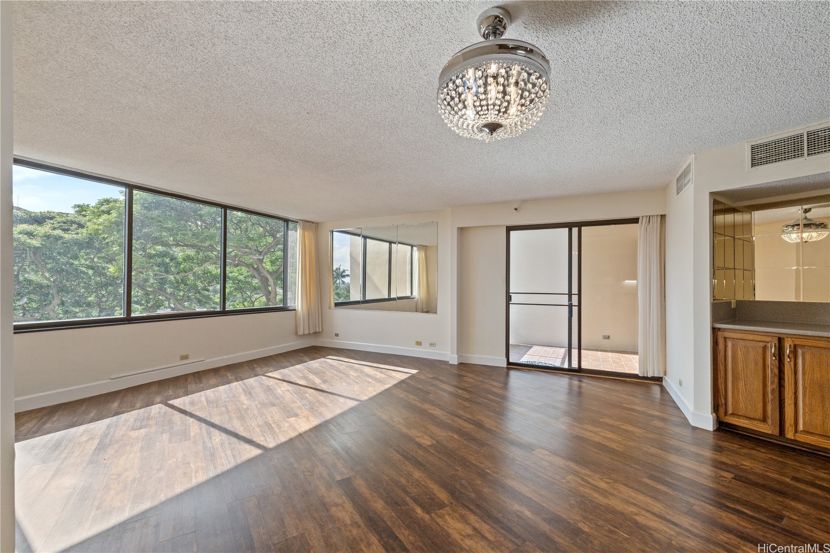 555 Hahaione Street 5e Property Photo 6
