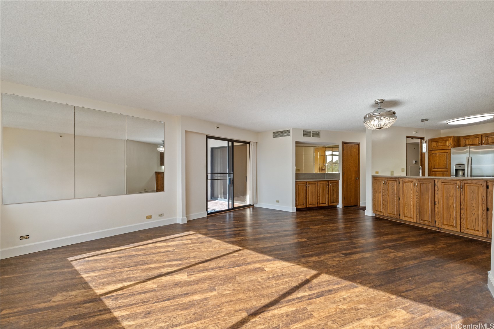 555 Hahaione Street 5e Property Photo 8