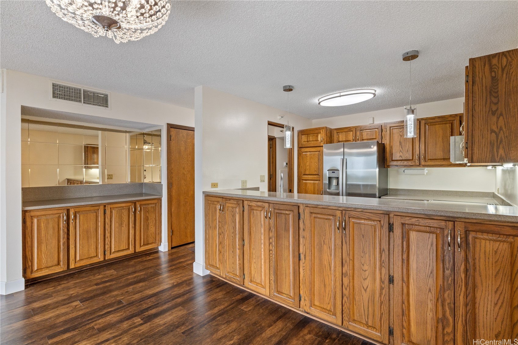 555 Hahaione Street 5e Property Photo 9