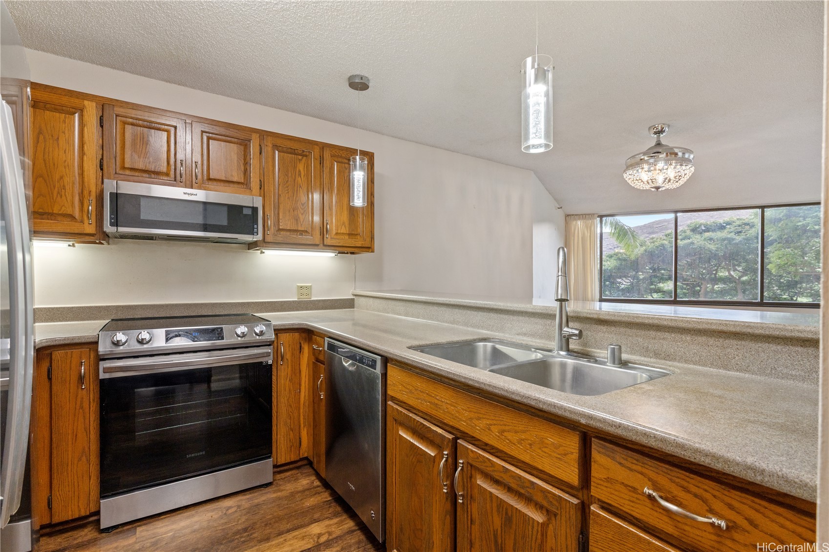 555 Hahaione Street 5e Property Photo 11