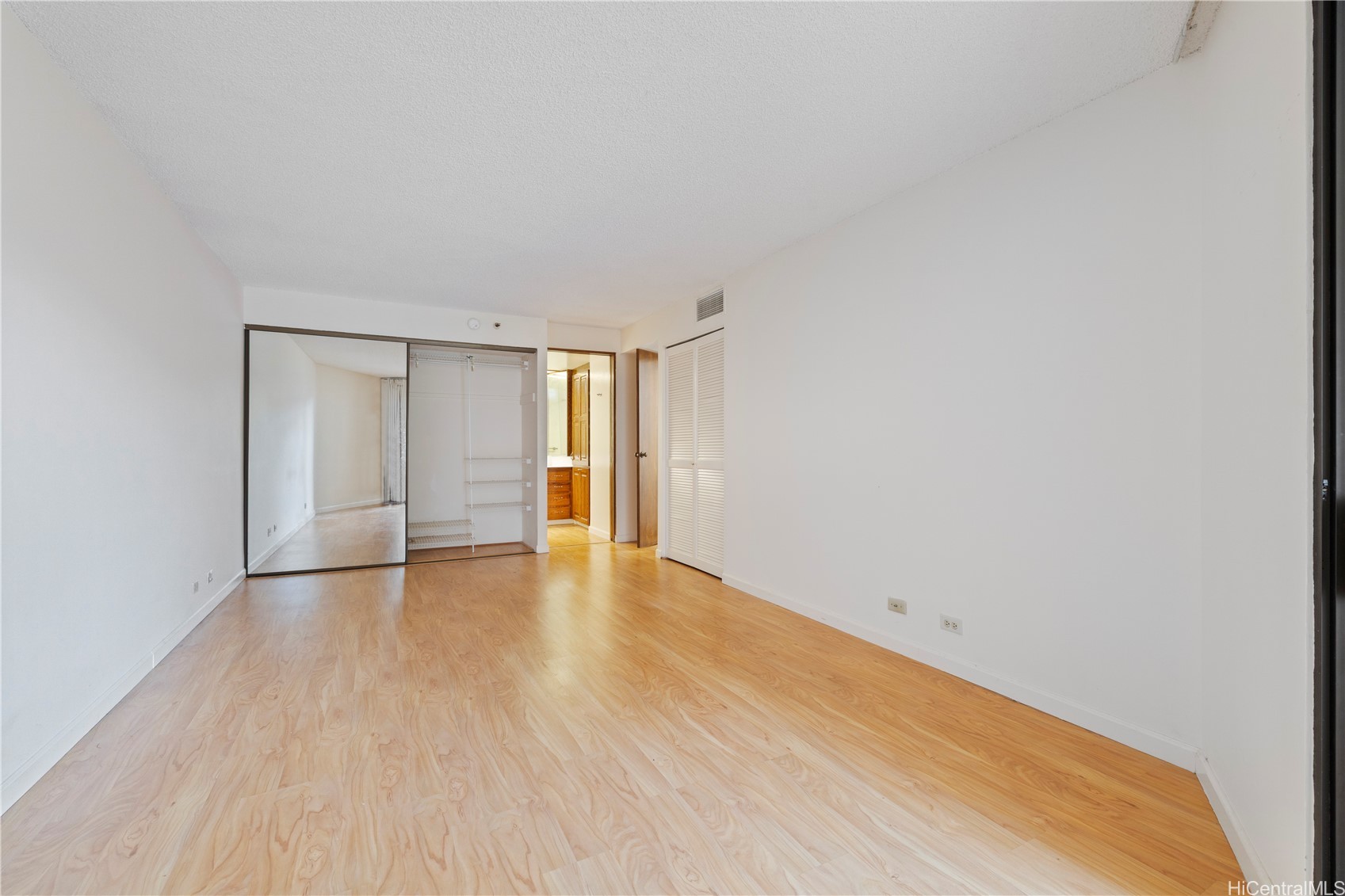 555 Hahaione Street 5e Property Photo 13