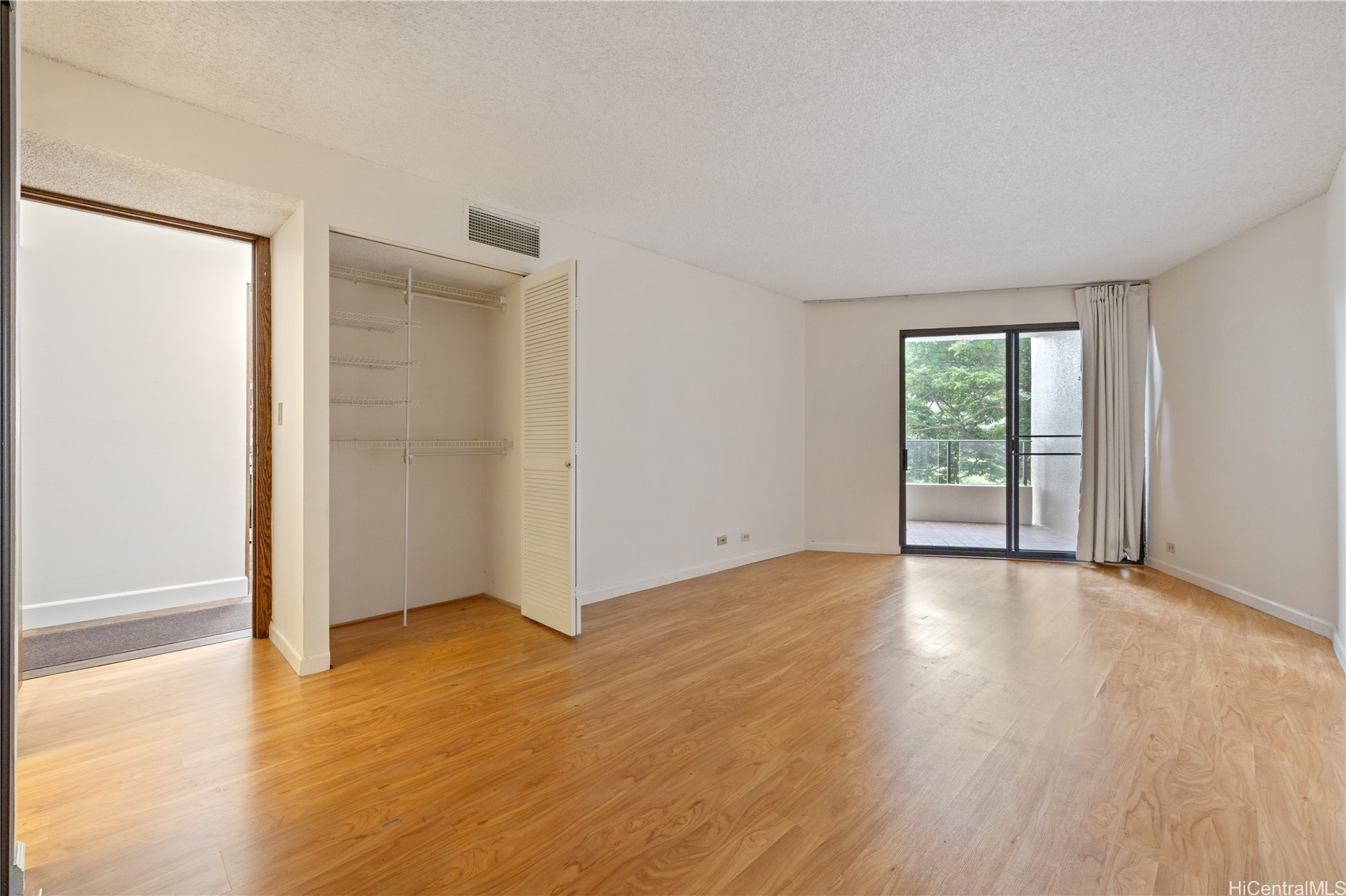 555 Hahaione Street 5e Property Photo 14
