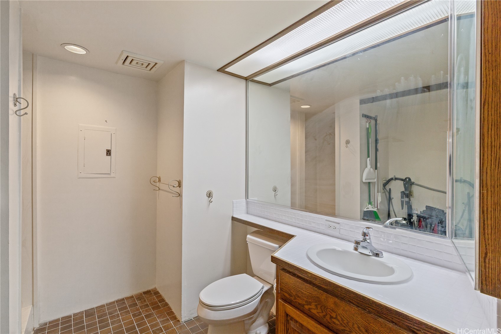 555 Hahaione Street 5e Property Photo 16