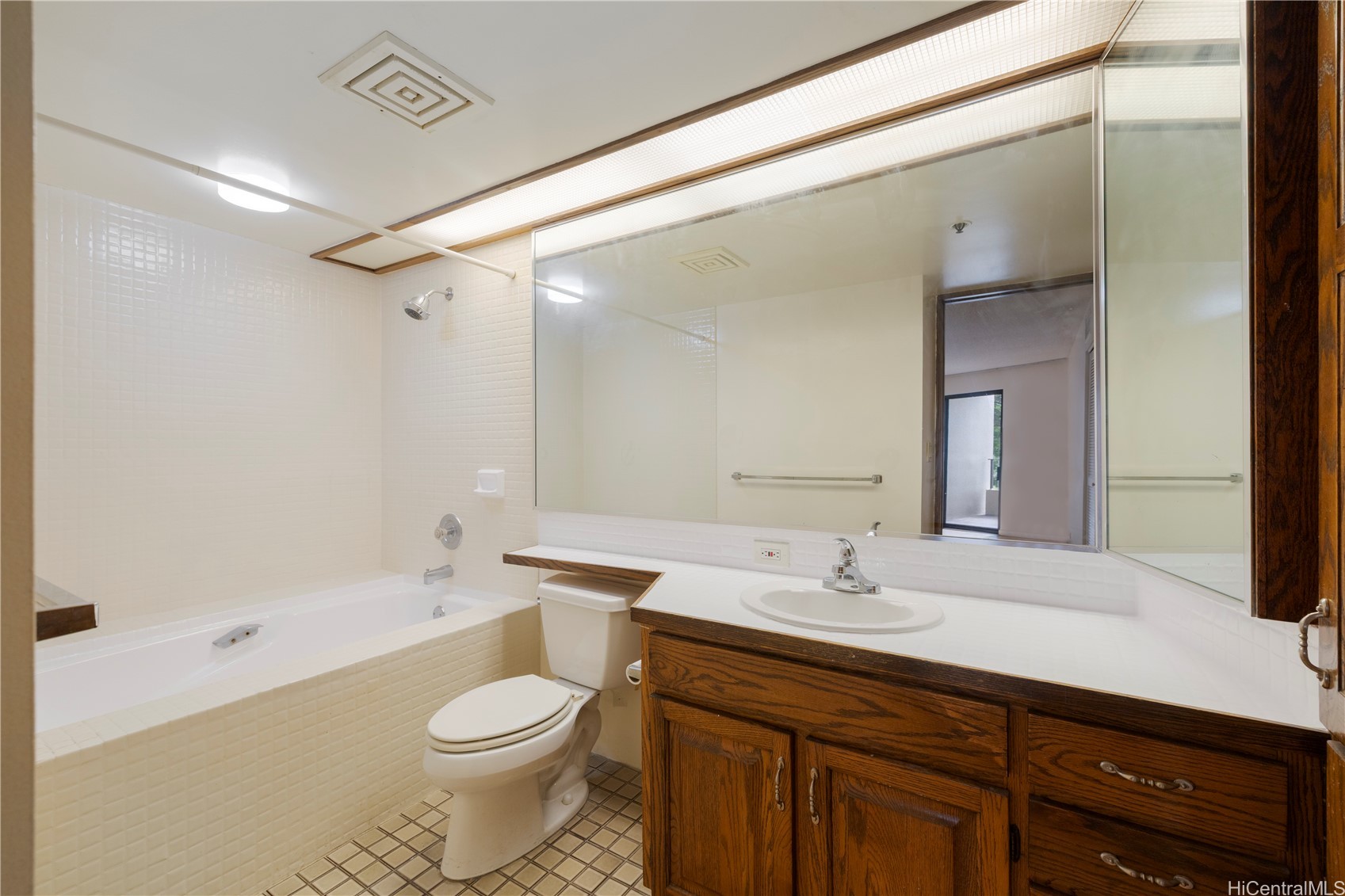 555 Hahaione Street 5e Property Photo 17