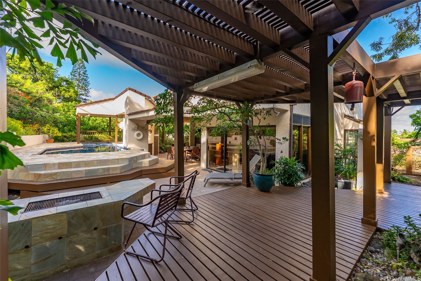 1014 Mokuhano Street Property Photo 6