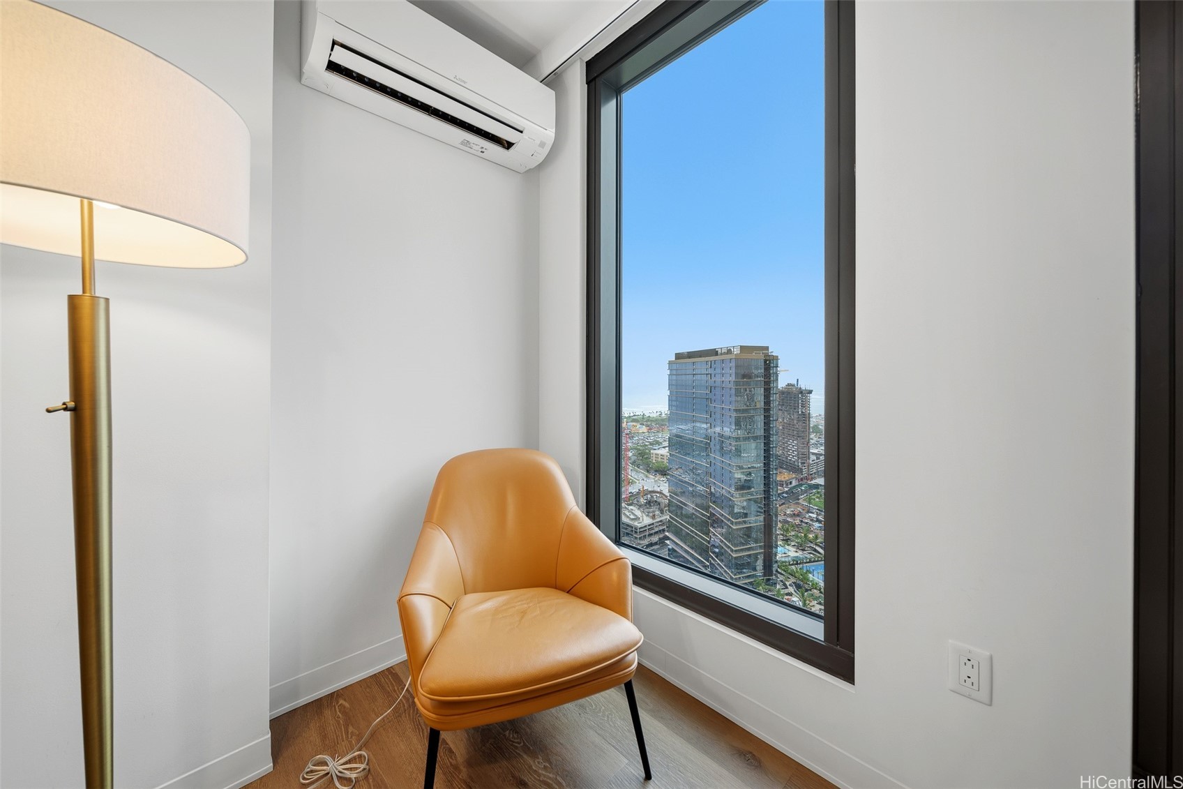 987 Queen Street 4013 Property Photo 4