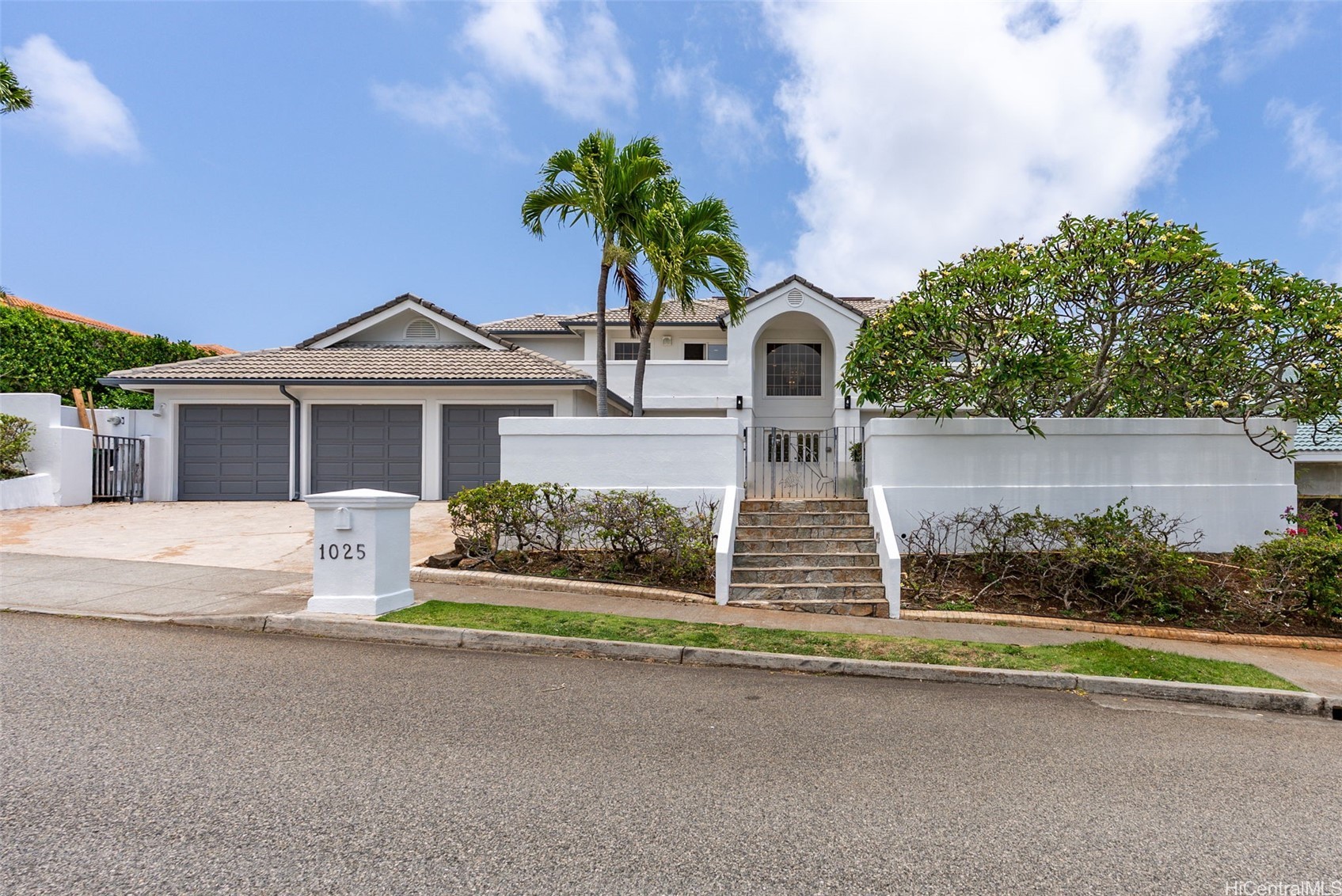 1025 Hanohano Way Property Photo 2