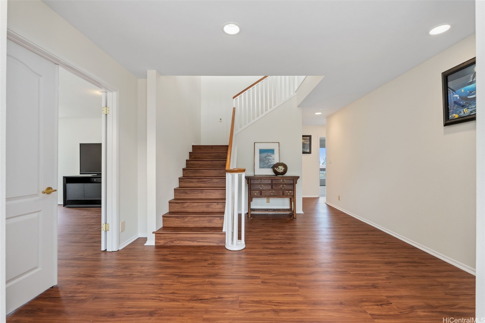 1025 Hanohano Way Property Photo 4
