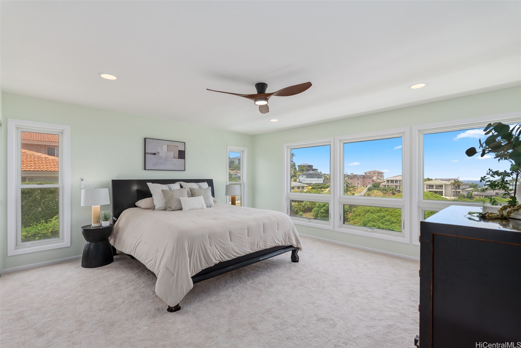 1025 Hanohano Way Property Photo 5