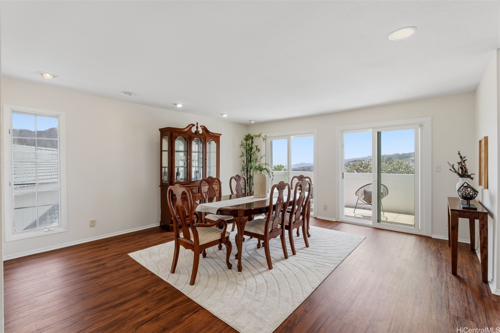 1025 Hanohano Way Property Photo 11