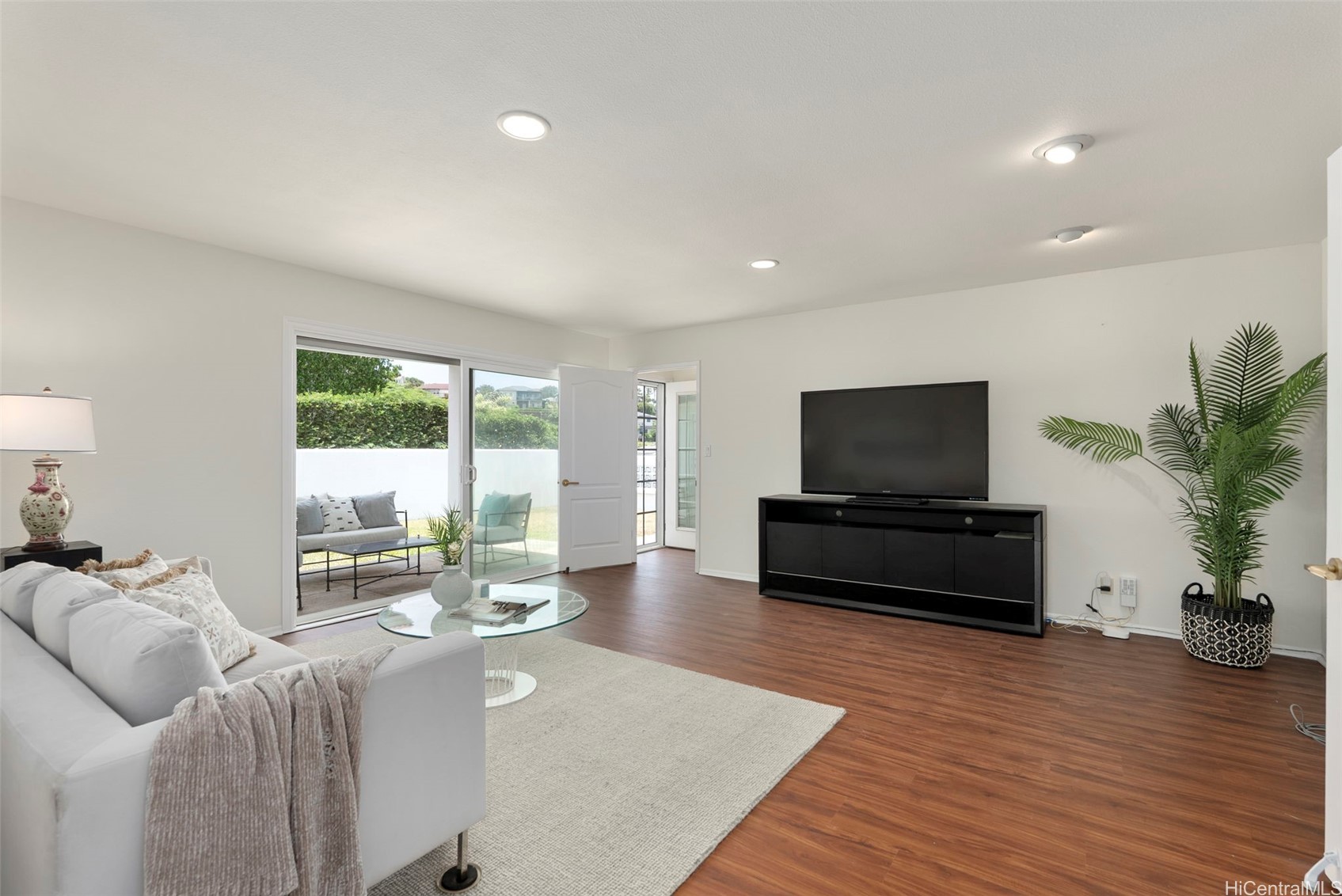 1025 Hanohano Way Property Photo 14