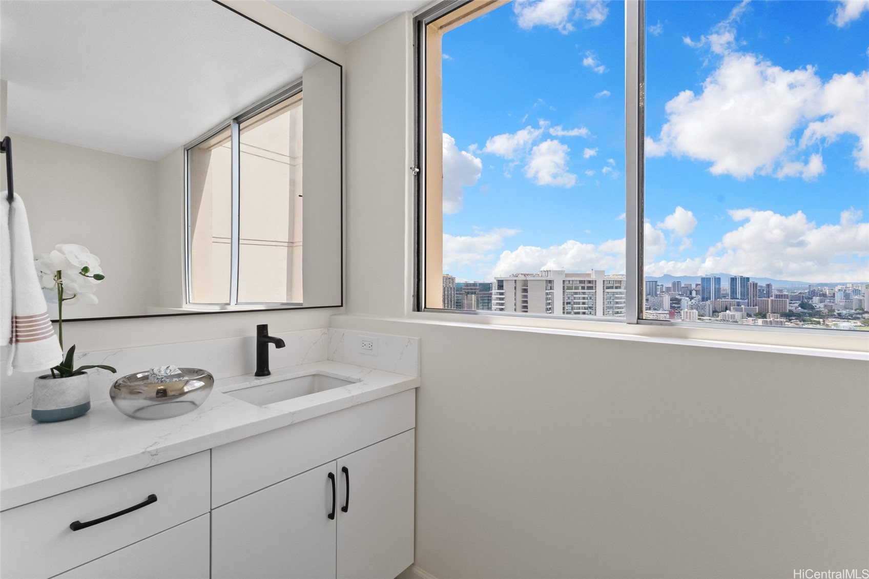 555 University Avenue Ph1 Property Photo 19