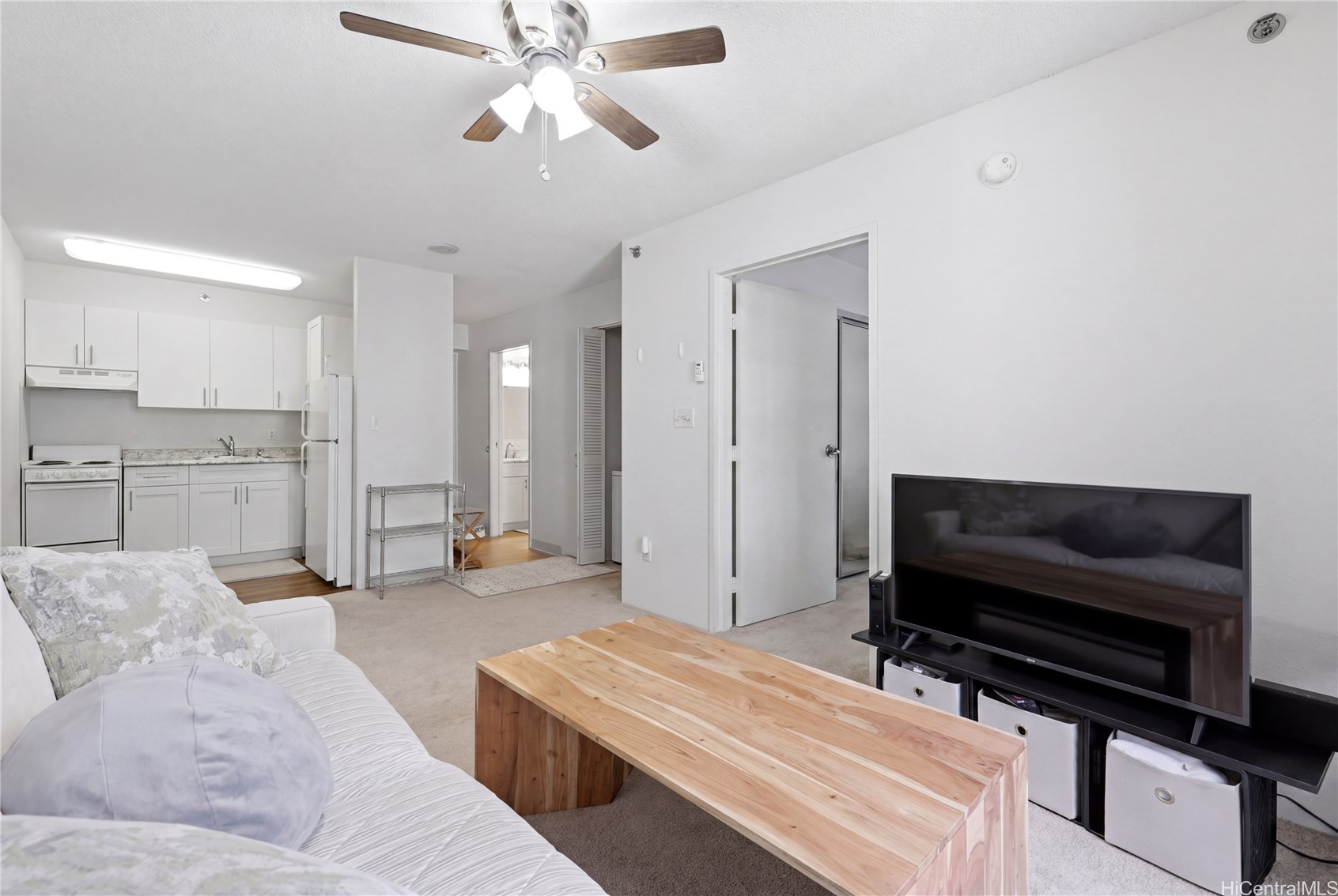 1448 Young Street 304 Property Photo 3