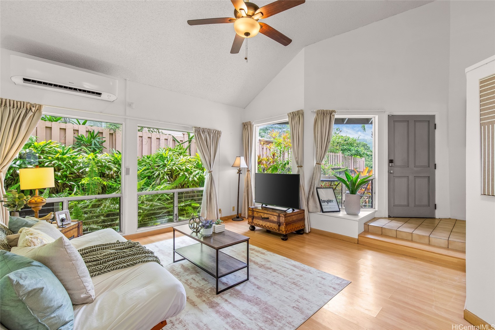 1479 Kanapuu Drive Property Photo 3