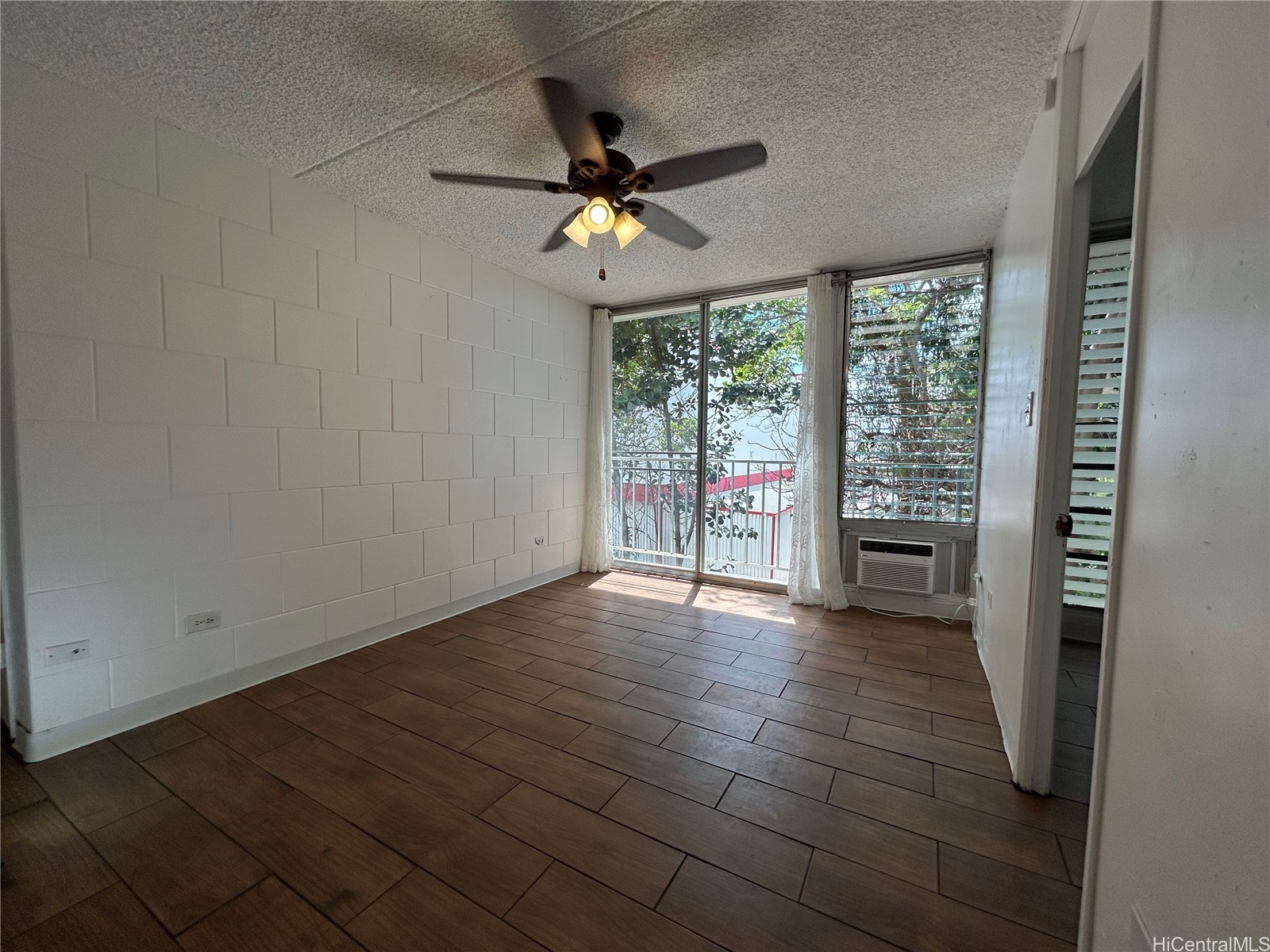 2847 Waialae Avenue 409 Property Photo 5