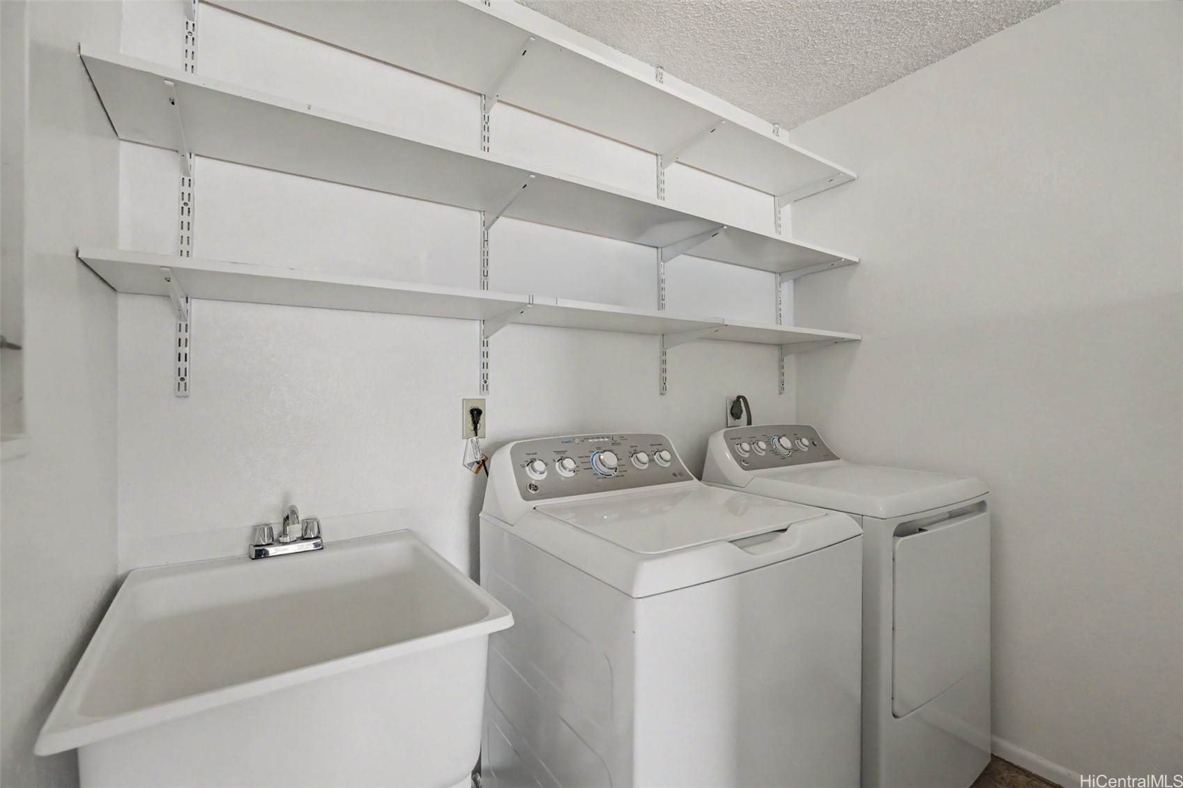1402 Ohina Place Property Photo 12