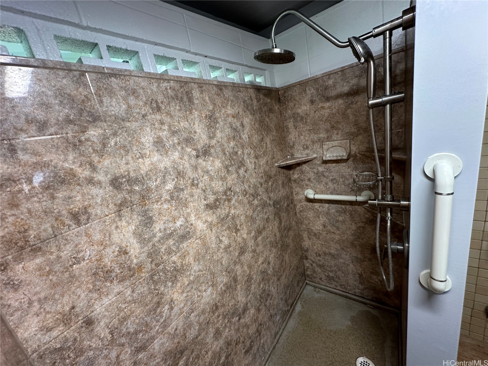 62-106 Emerson Road Property Photo 17