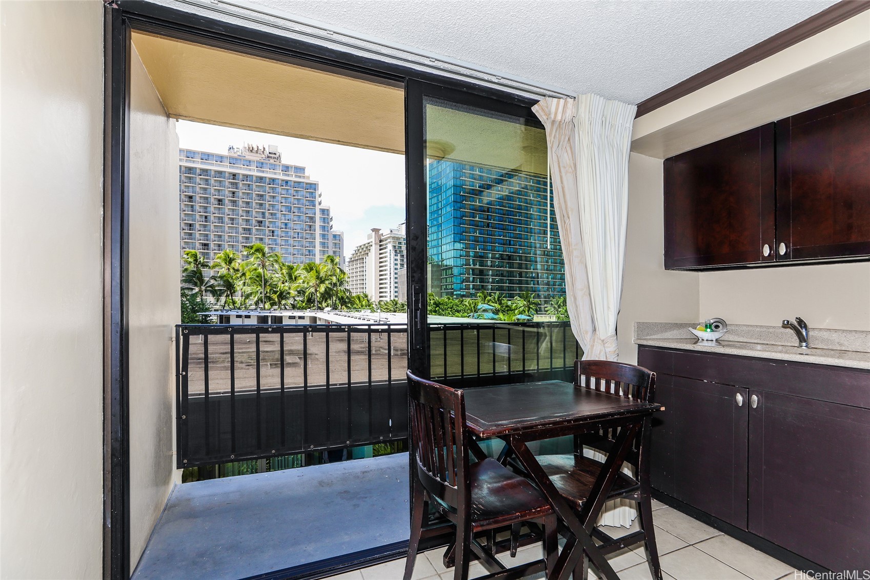 2425 Kuhio Avenue 510 Property Photo 5