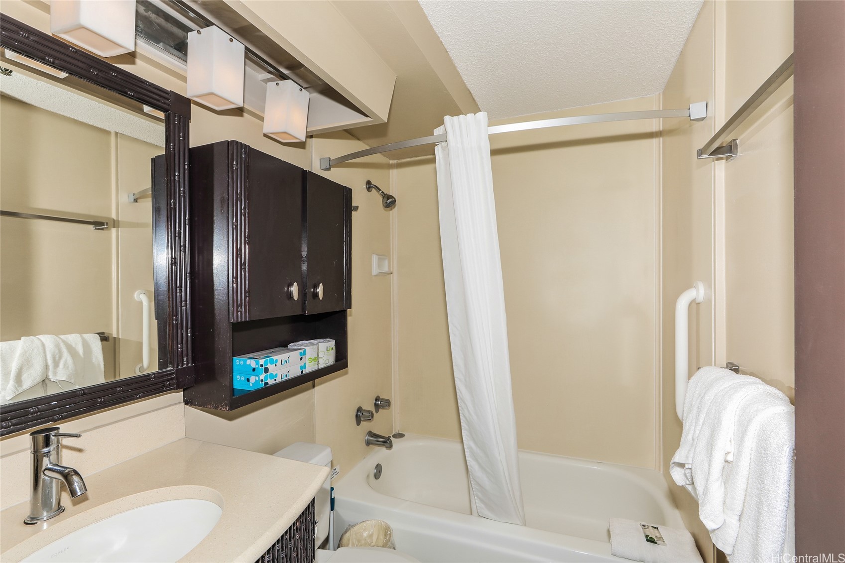 2425 Kuhio Avenue 510 Property Photo 6