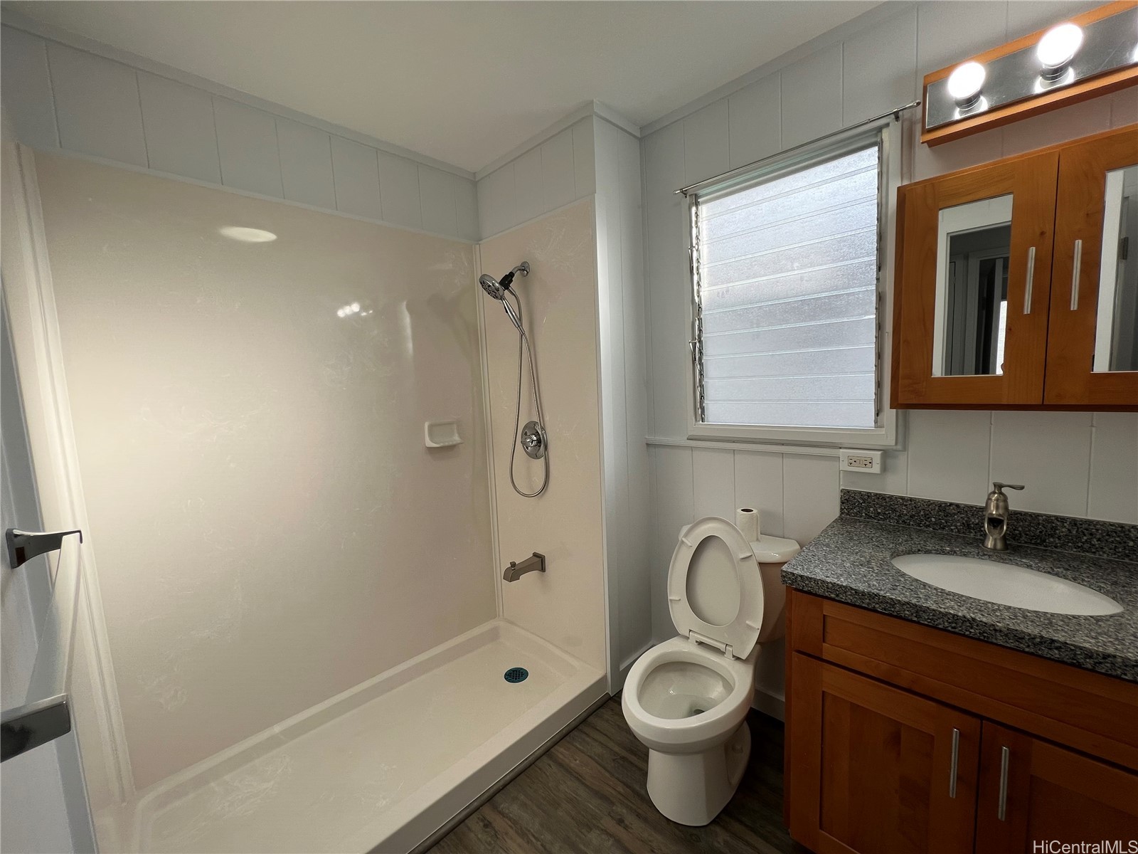 3046 Harding Avenue C Property Photo 5