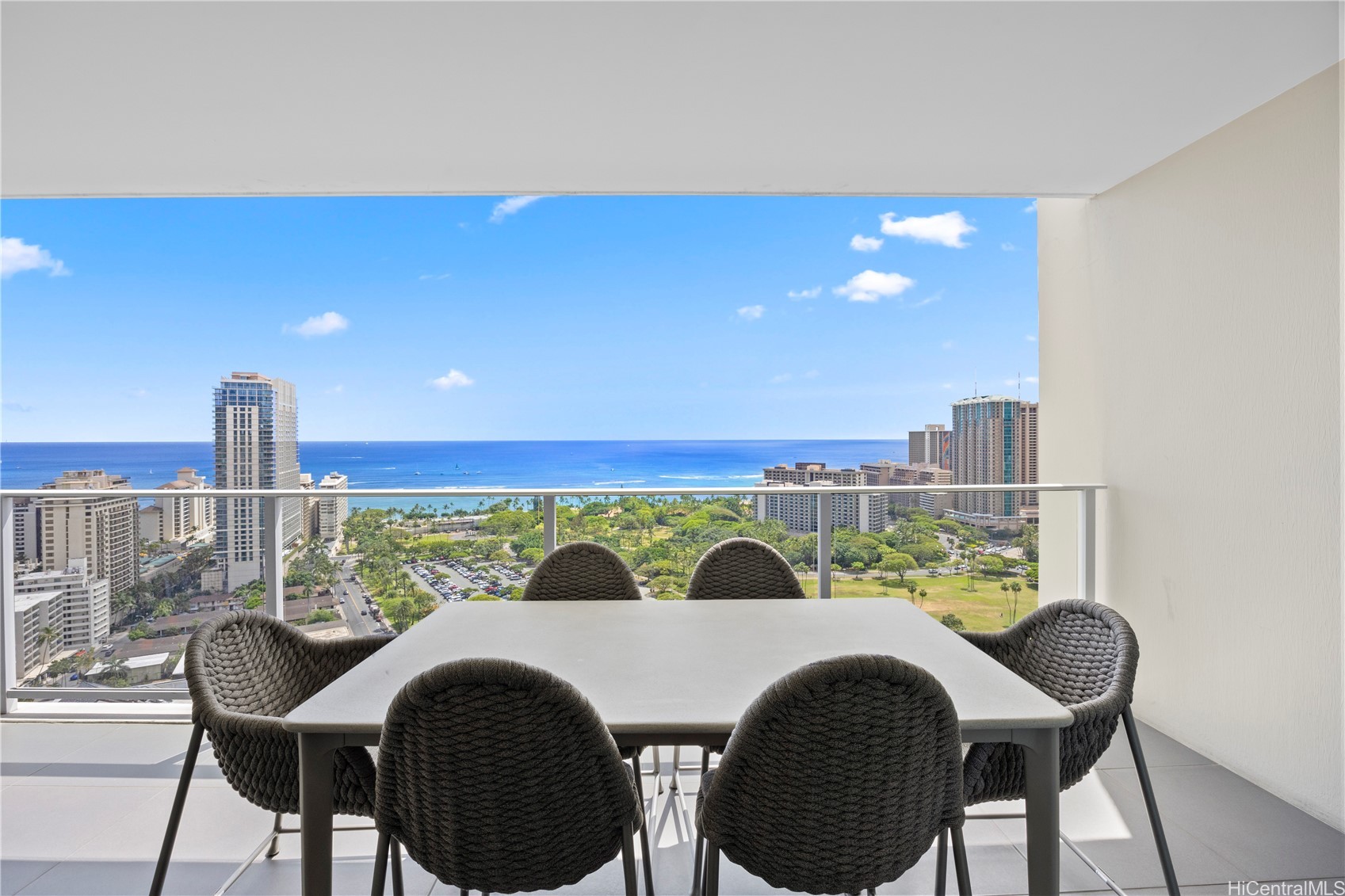 383 Kalaimoku Streets E2903 Property Photo 6