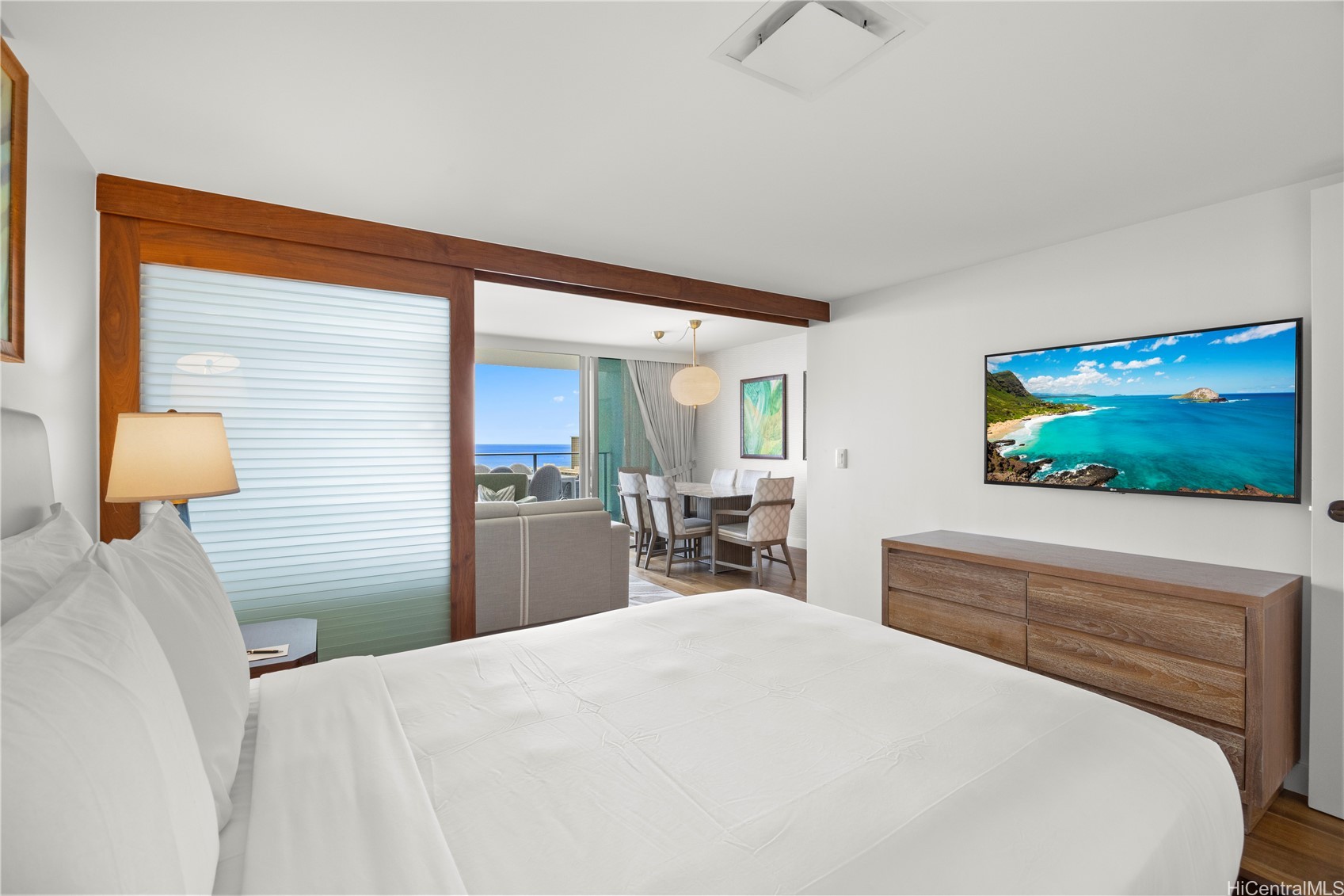 383 Kalaimoku Streets E2903 Property Photo 14