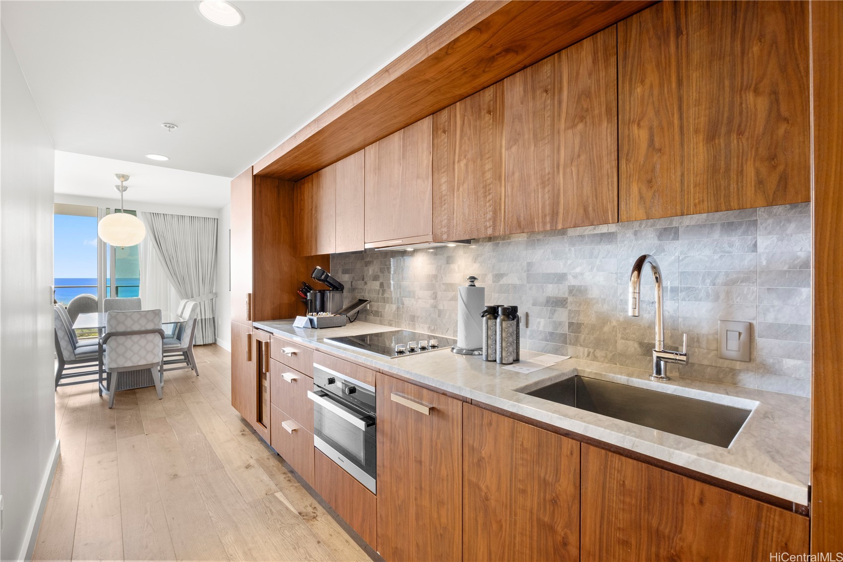 383 Kalaimoku Streets E2903 Property Photo 17
