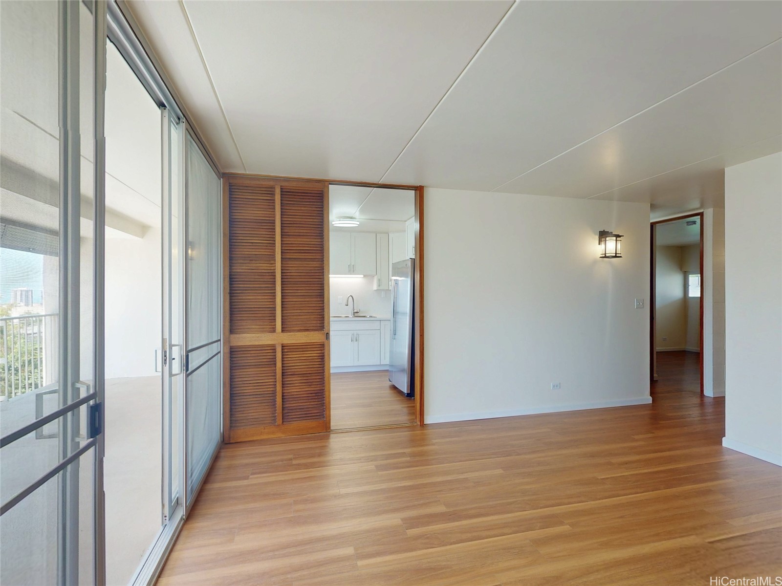 1520 Ward Avenue 304 Property Photo 4