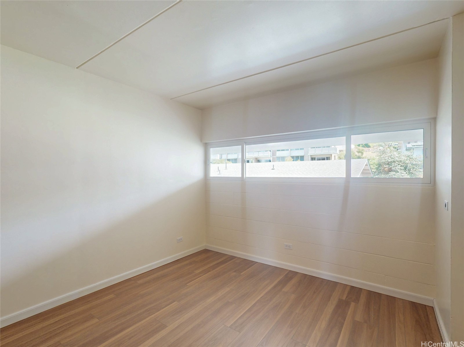 1520 Ward Avenue 304 Property Photo 5
