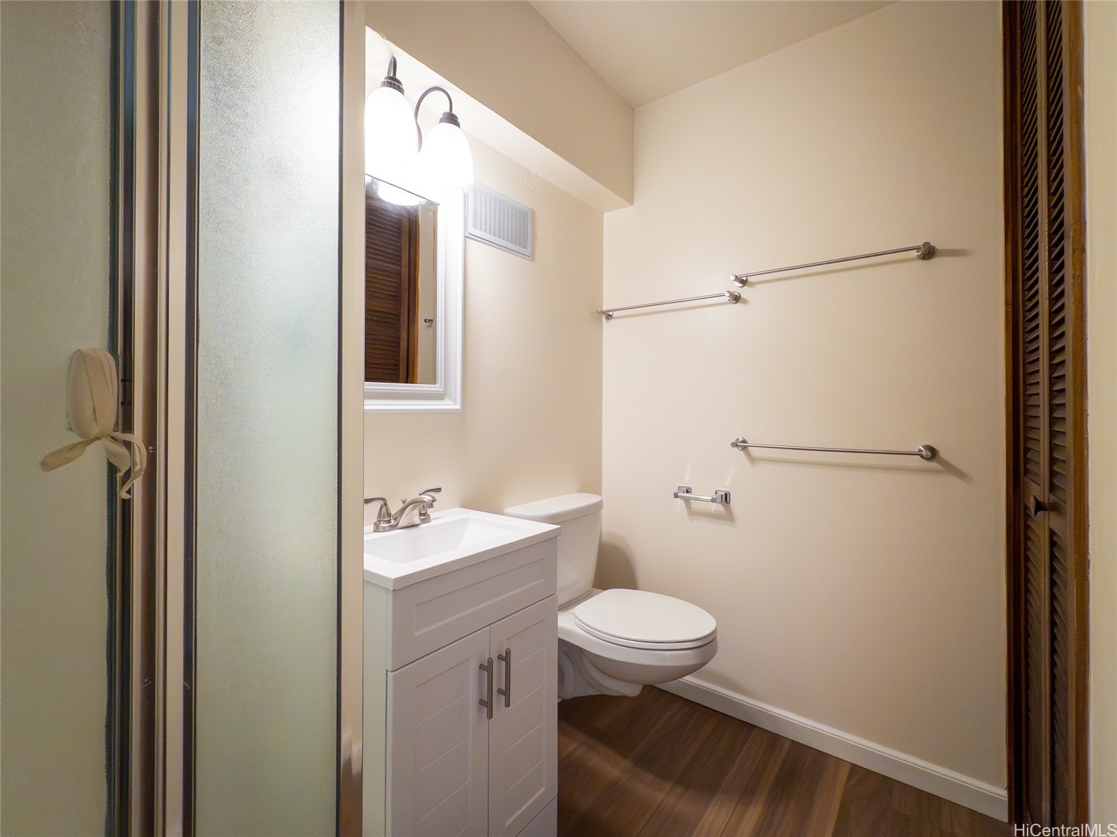 1520 Ward Avenue 304 Property Photo 6