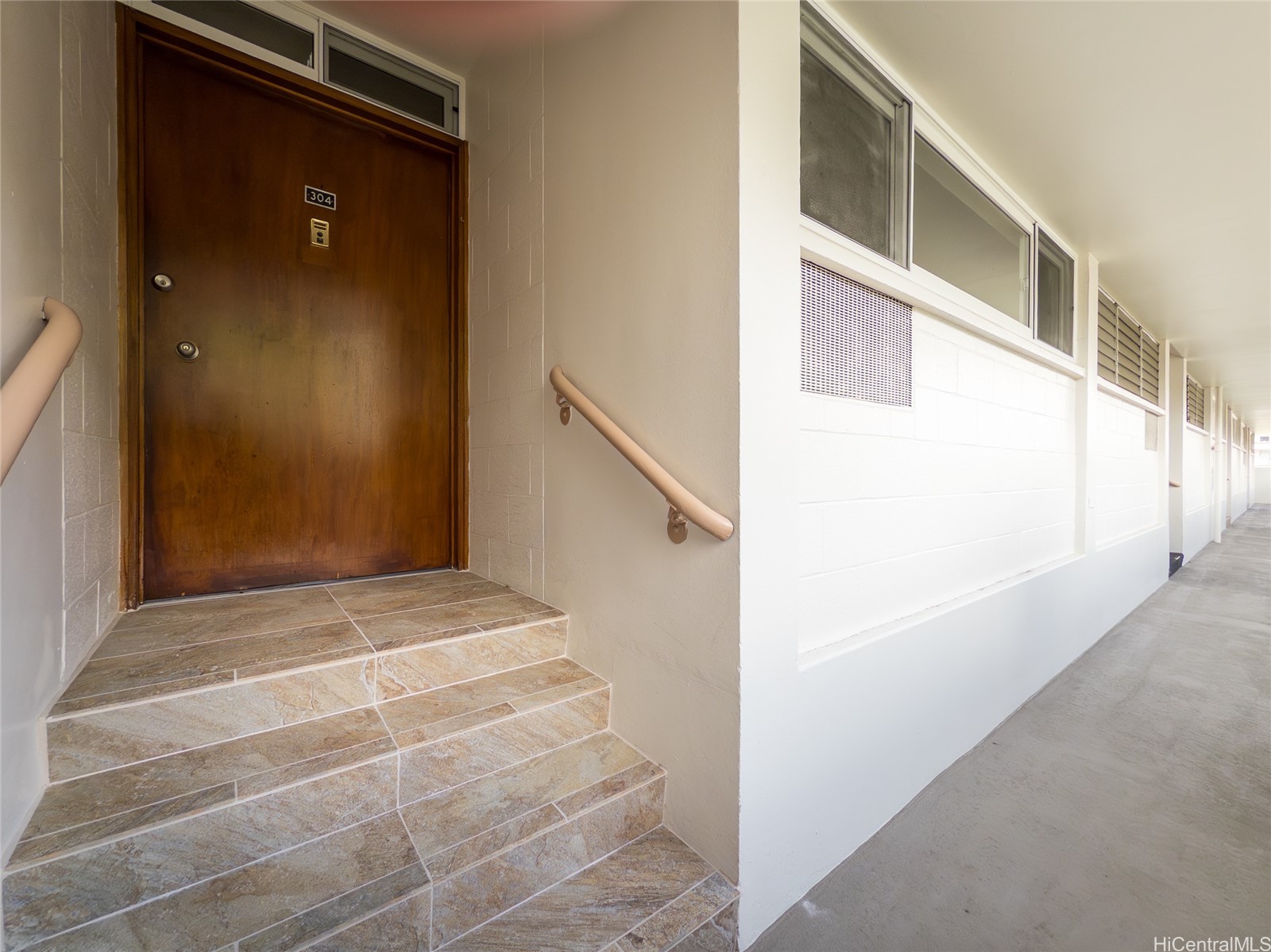 1520 Ward Avenue 304 Property Photo 8