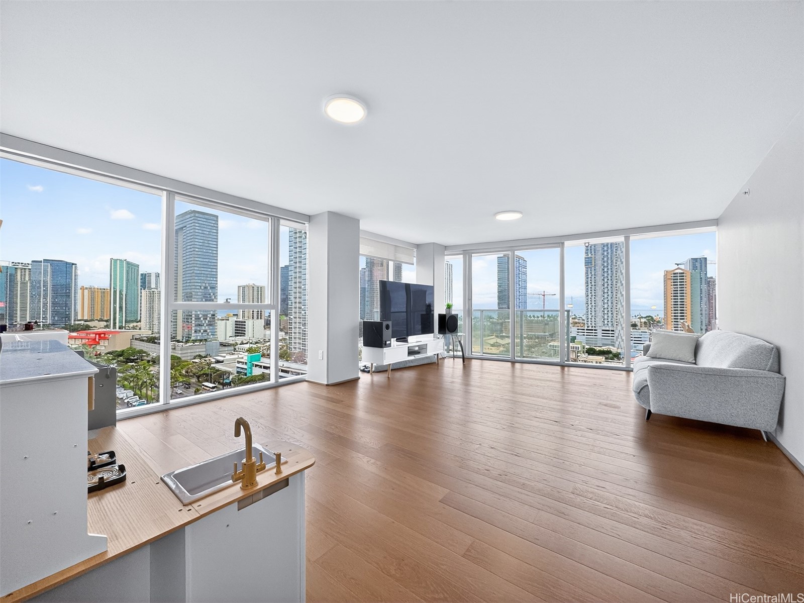 888 Kapiolani Boulevard 1705 Property Photo 3