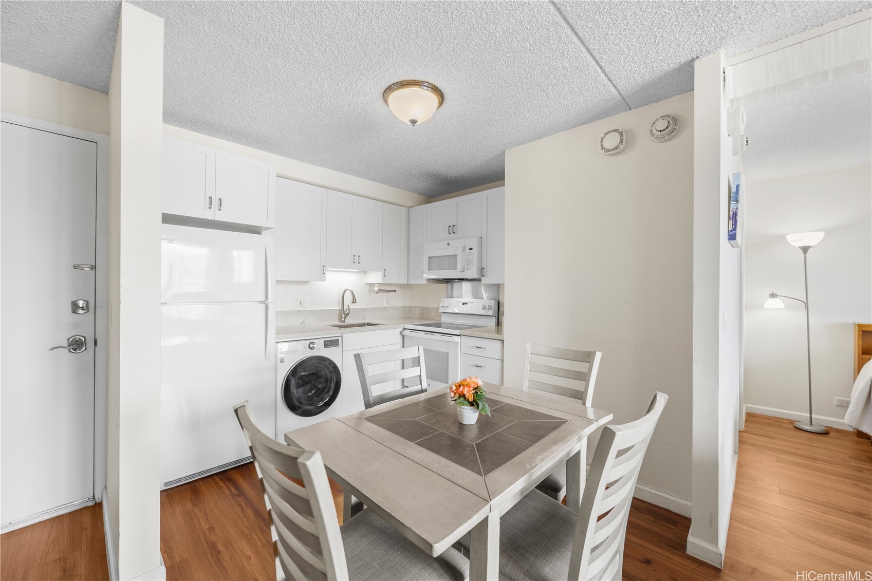 2240 Kuhio Avenue 1802 Property Photo 2