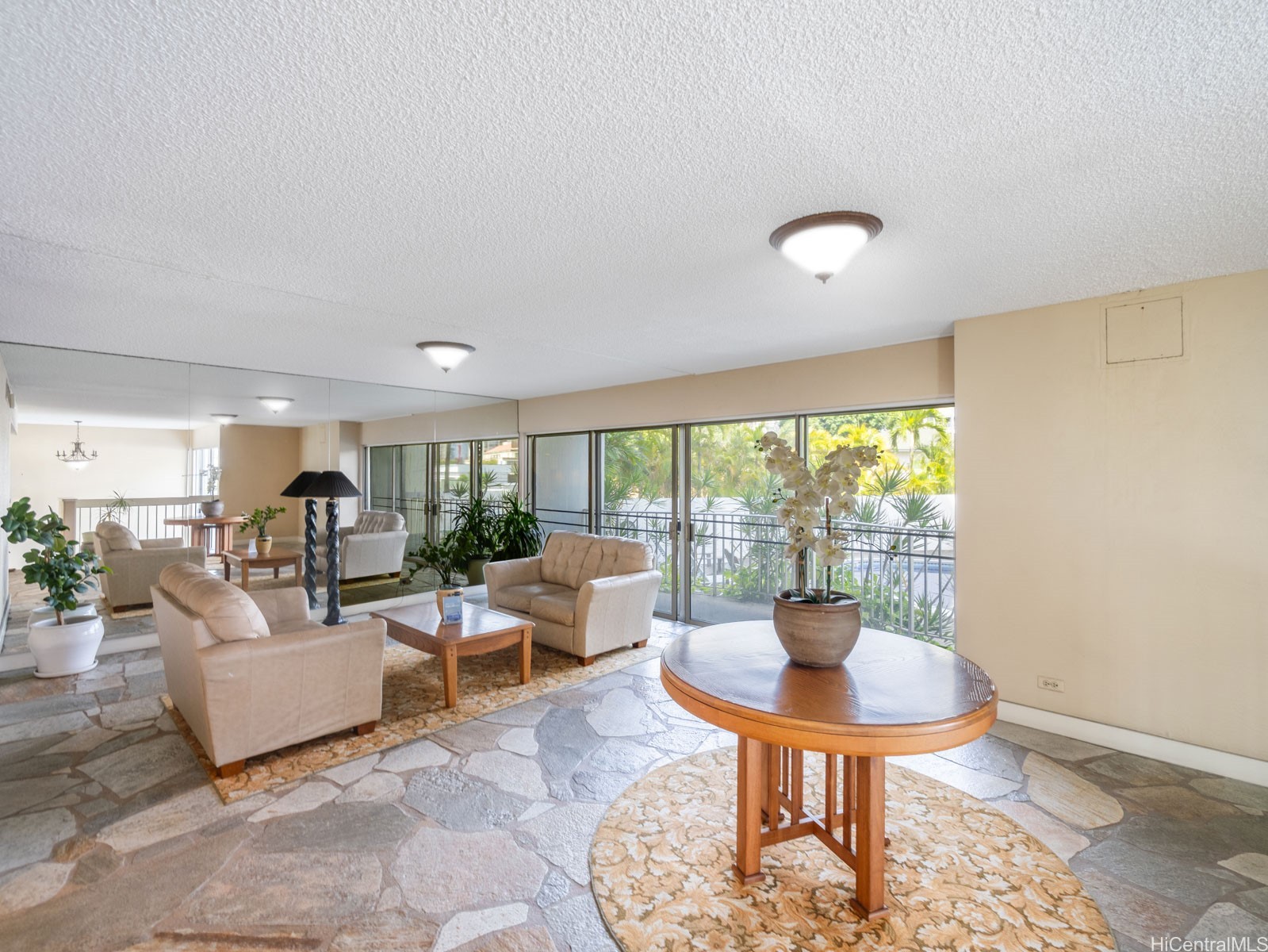 710 Lunalilo Street 402 Property Photo 17