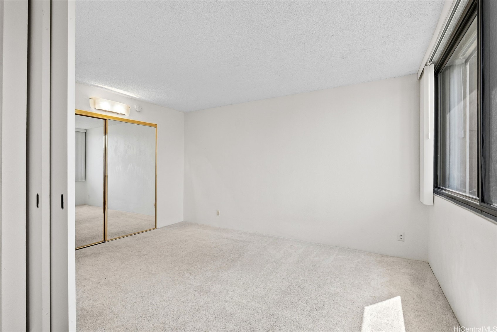 1255 Nuuanu Avenue E2506 Property Photo 8