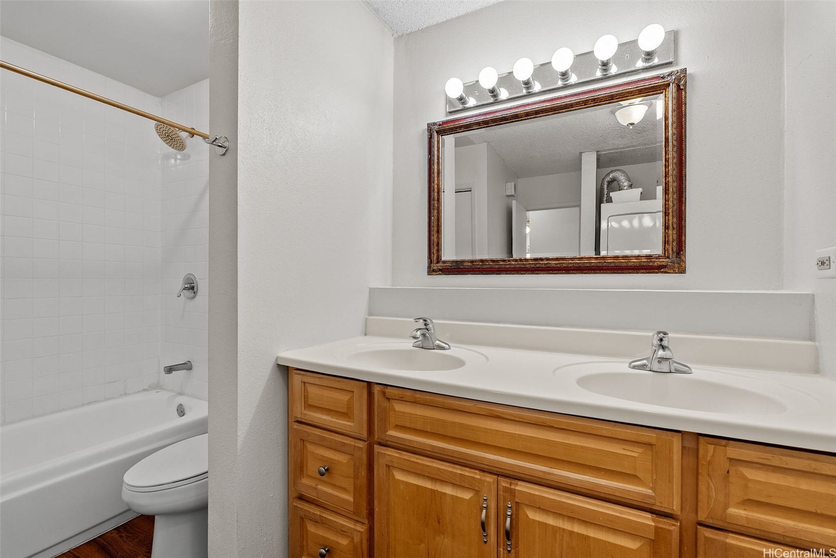 1255 Nuuanu Avenue E2506 Property Photo 11