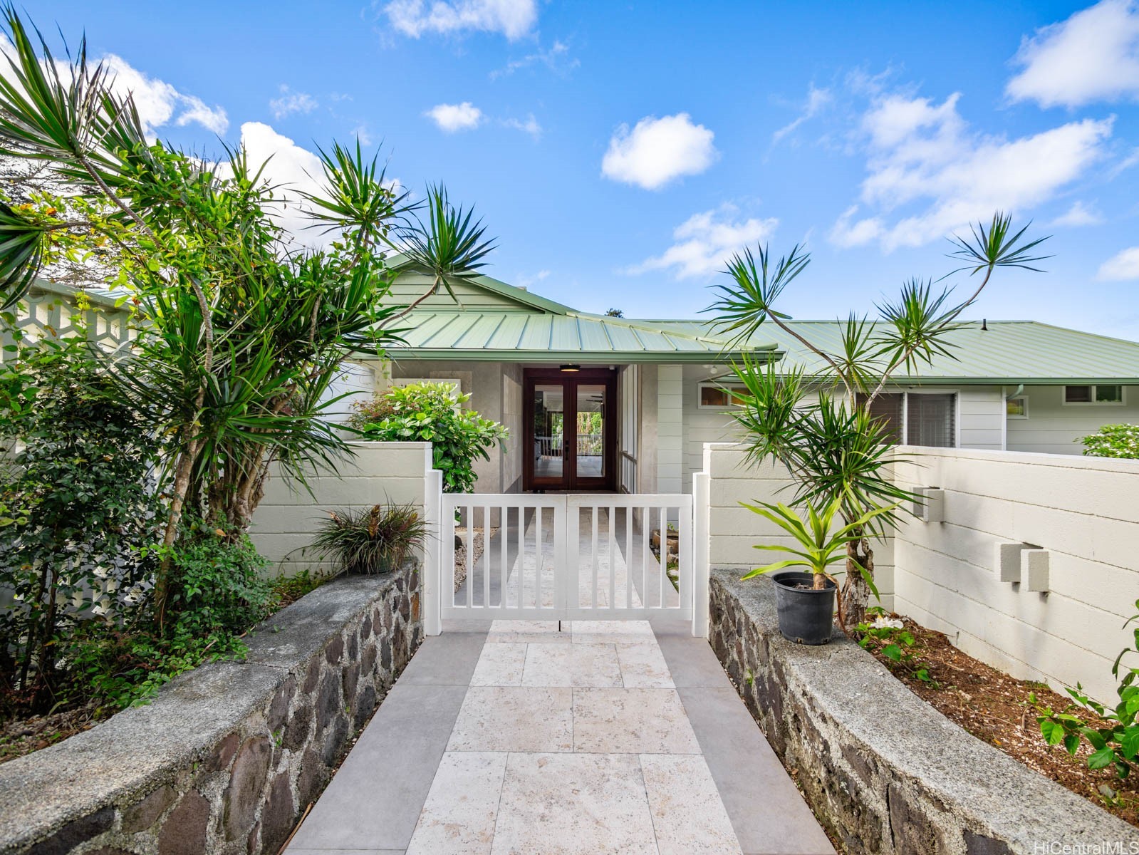 969 Auloa Road Property Photo 2