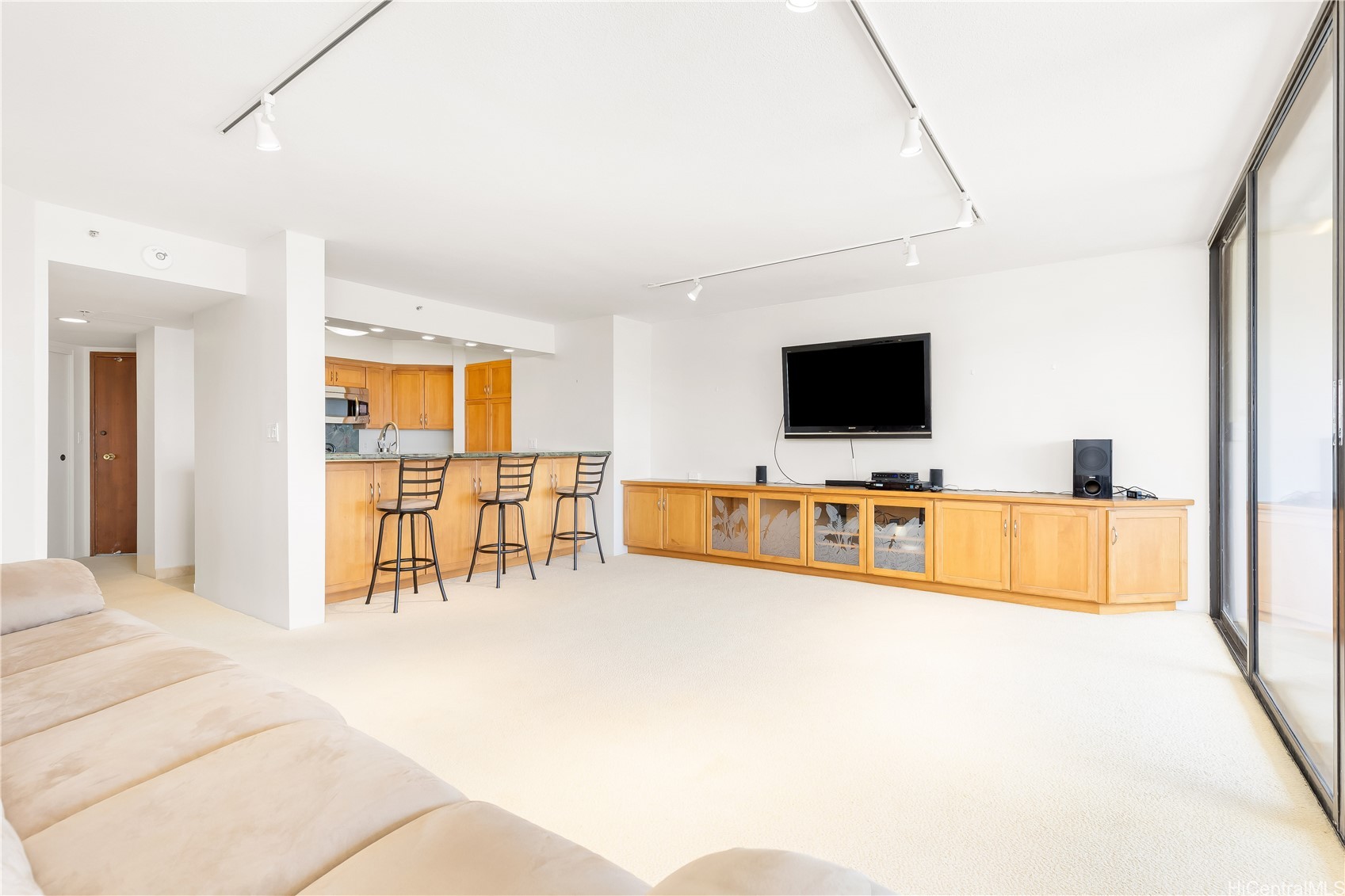 583 Kamoku Street Ph7 Property Photo 4