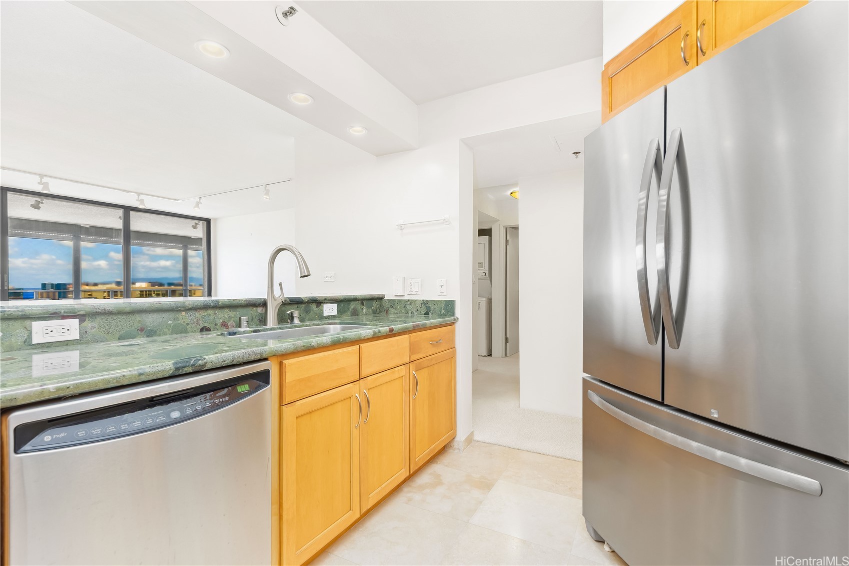 583 Kamoku Street Ph7 Property Photo 7