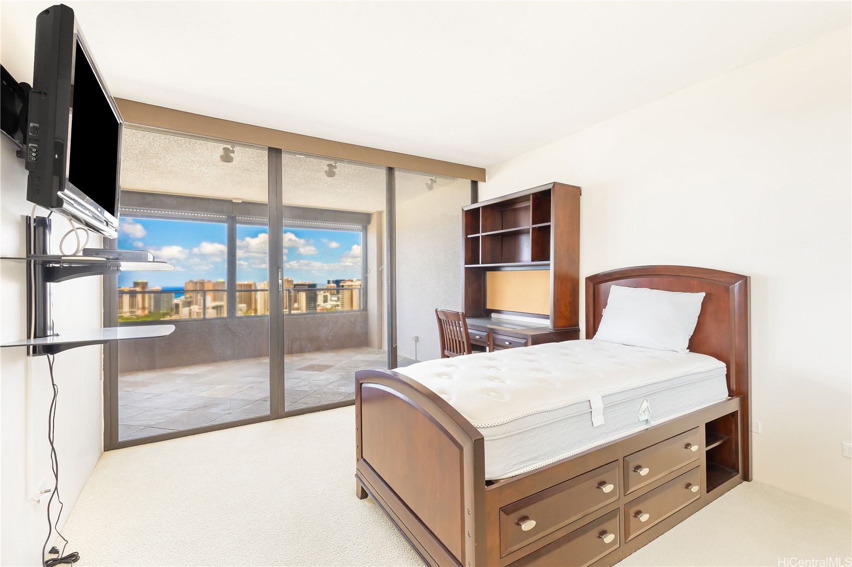 583 Kamoku Street Ph7 Property Photo 8