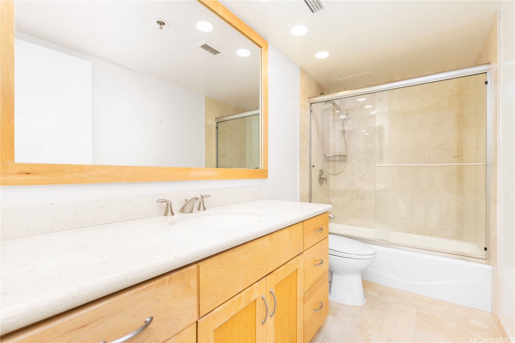 583 Kamoku Street Ph7 Property Photo 9