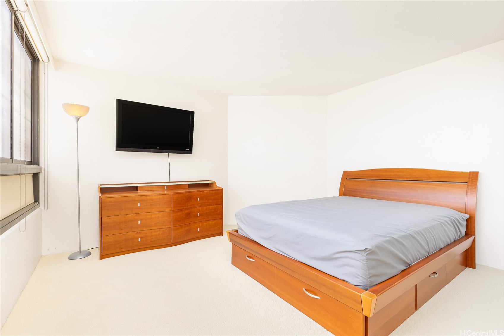 583 Kamoku Street Ph7 Property Photo 10