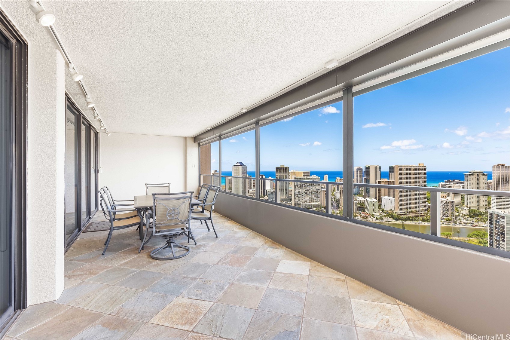 583 Kamoku Street Ph7 Property Photo 15