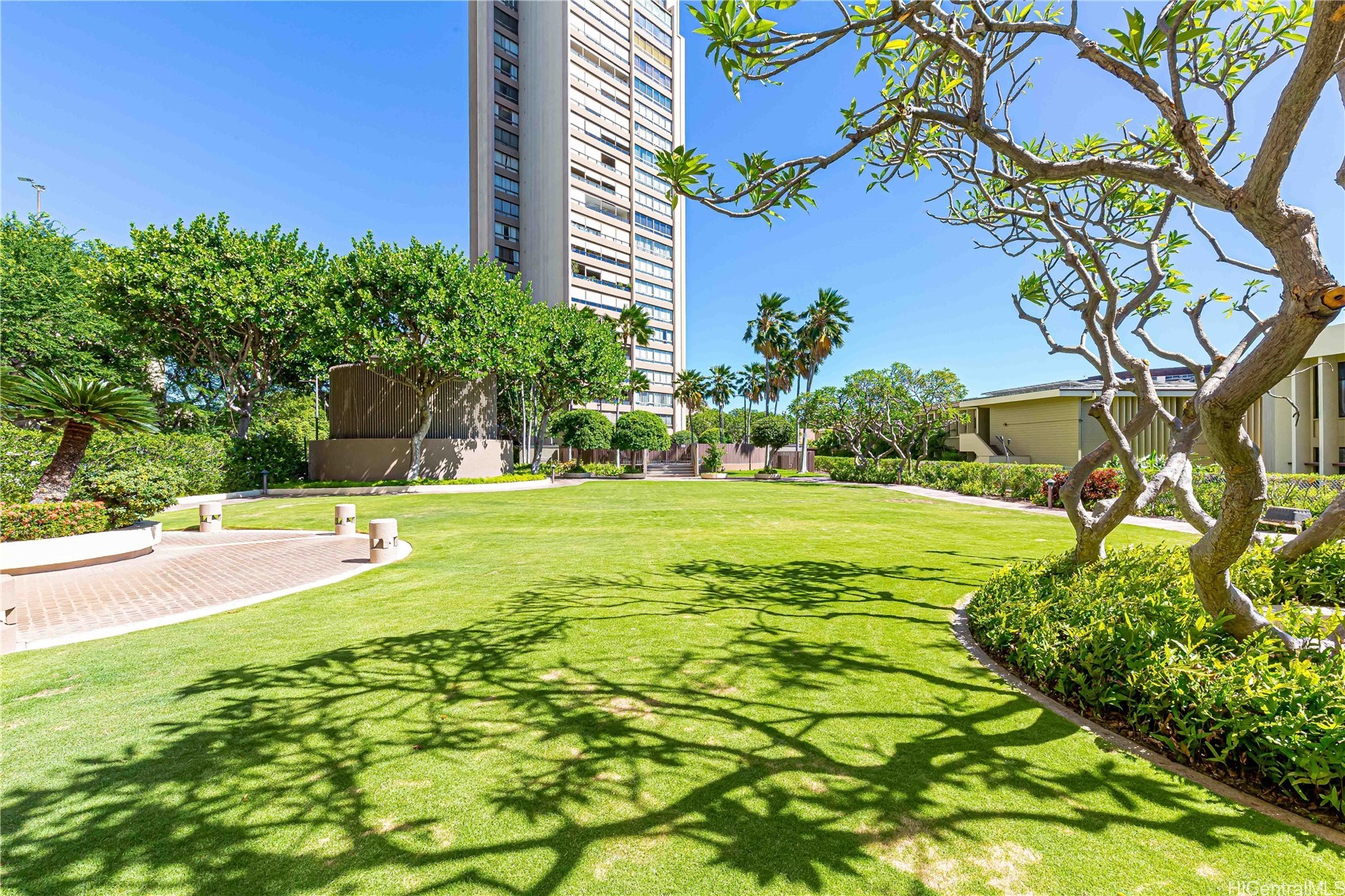 583 Kamoku Street Ph7 Property Photo 20