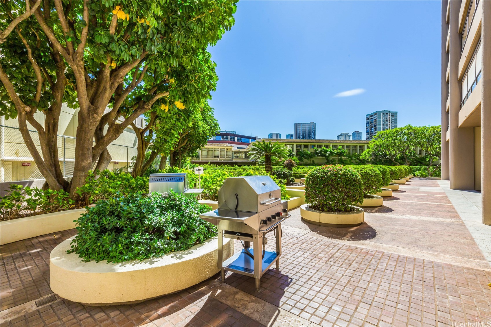 583 Kamoku Street Ph7 Property Photo 22
