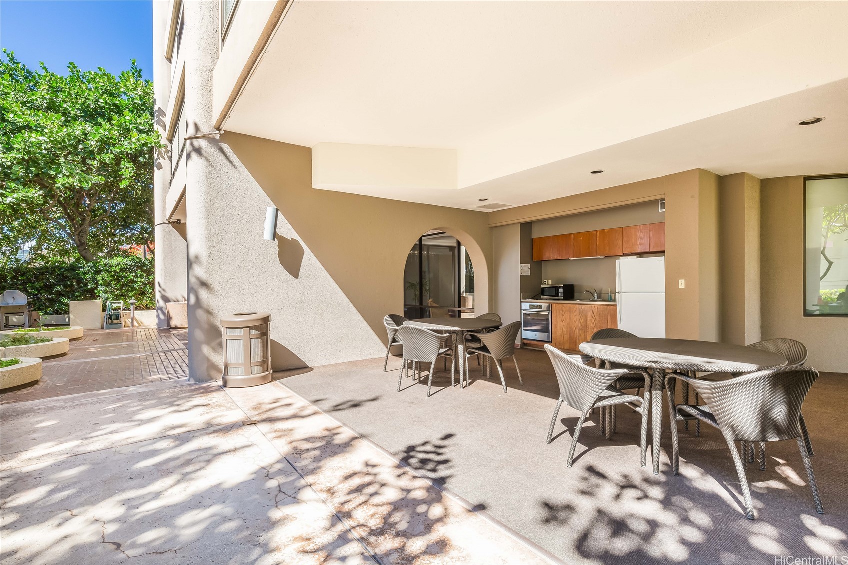 583 Kamoku Street Ph7 Property Photo 23