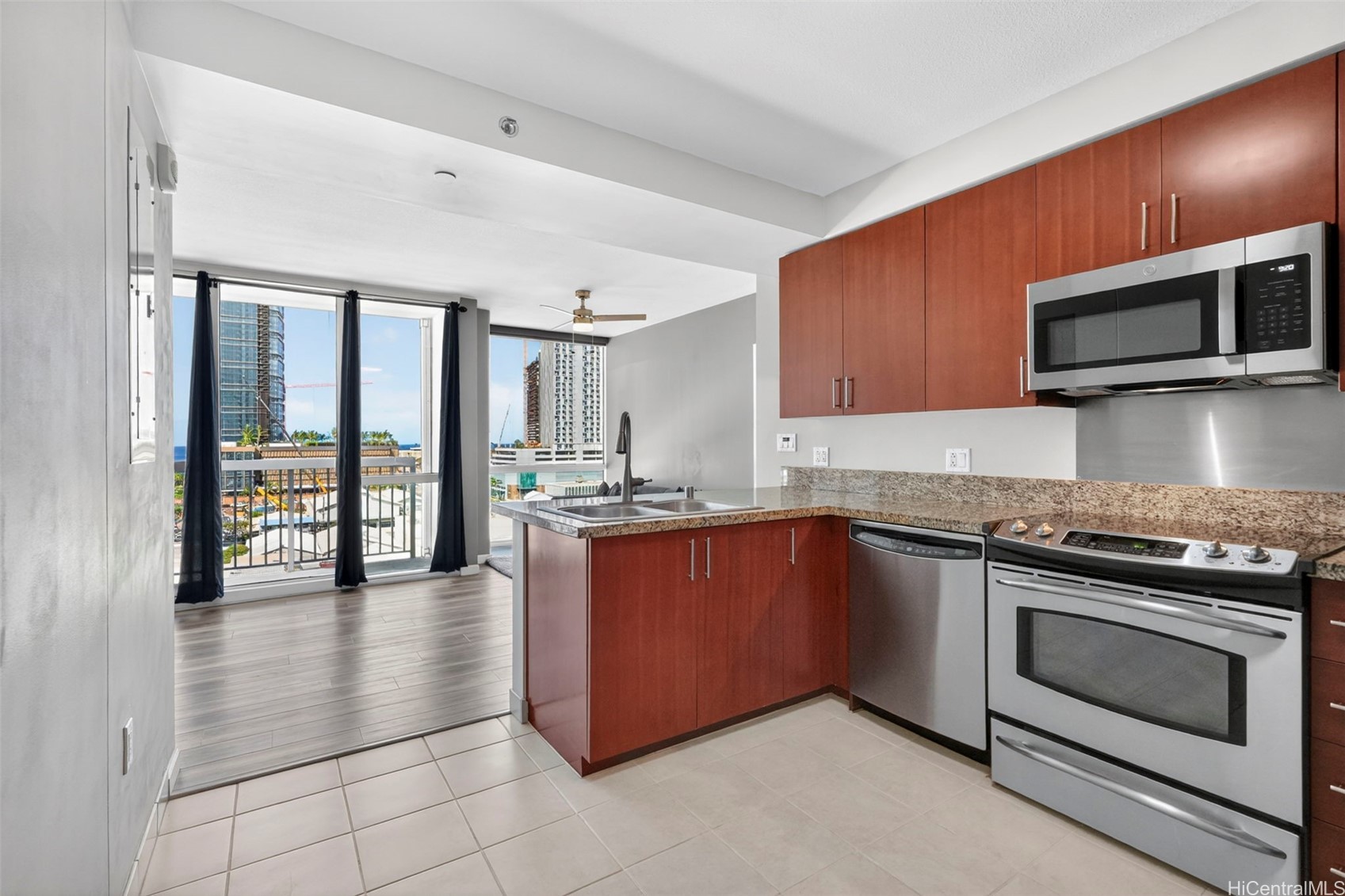 909 Kapiolani Boulevard 1002 Property Photo 8